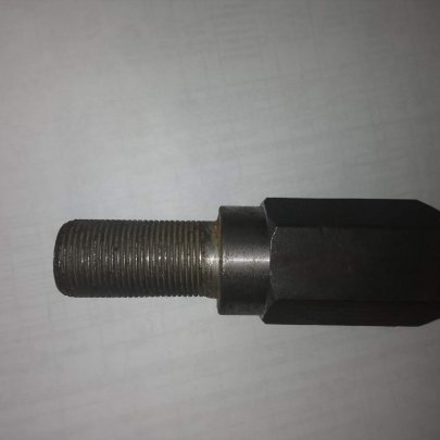 Болт 2822-3104037-01 специальный (футорка) задней проставки (РУП МТЗ)