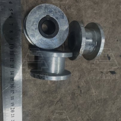 Ролик 3518050-11590 с втулкой эксцентрика мотовила (Ролик 3518050-16411+Втулка 3518050-10066)