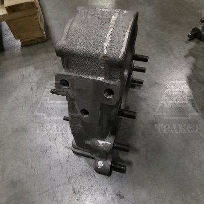 Корпус Т40А-2306015 конечной передачи левый со шпильками