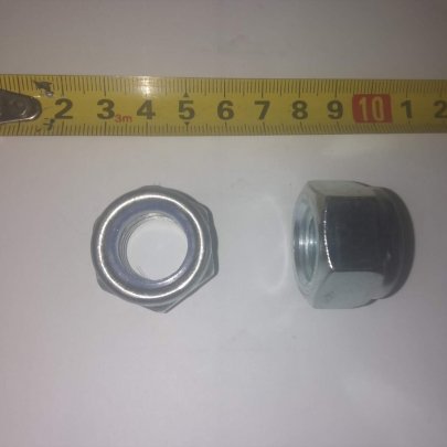 Гайка М20*2,5(с нейлоновым кольцом)
