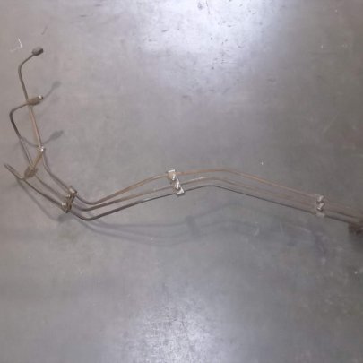 Топливопровод 60-15037 левый Выгодные цены на автозапчасти для тракторов и спецтехники в Lodeynoe.traker.ru с доставкой в Лодейном поле и Ленинградской области